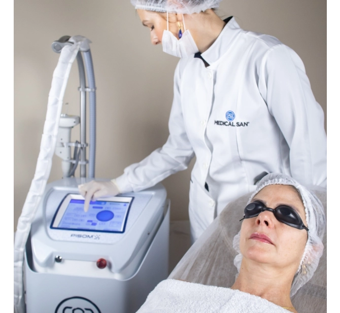 Pisom BB Laser Dual Wave de 1550nm e 1927nm p/ Tratamentos de Pele - Medical San