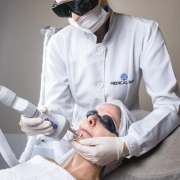 Pisom BB Laser Dual Wave de 1550nm e 1927nm p/ Tratamentos de Pele - Medical San