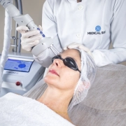 Pisom BB Laser Dual Wave de 1550nm e 1927nm p/ Tratamentos de Pele - Medical San