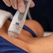 Plenus - Ultrassom Terapêutico de 1, 3 e 5 MHz com Eletroestimulação - IBRAMED